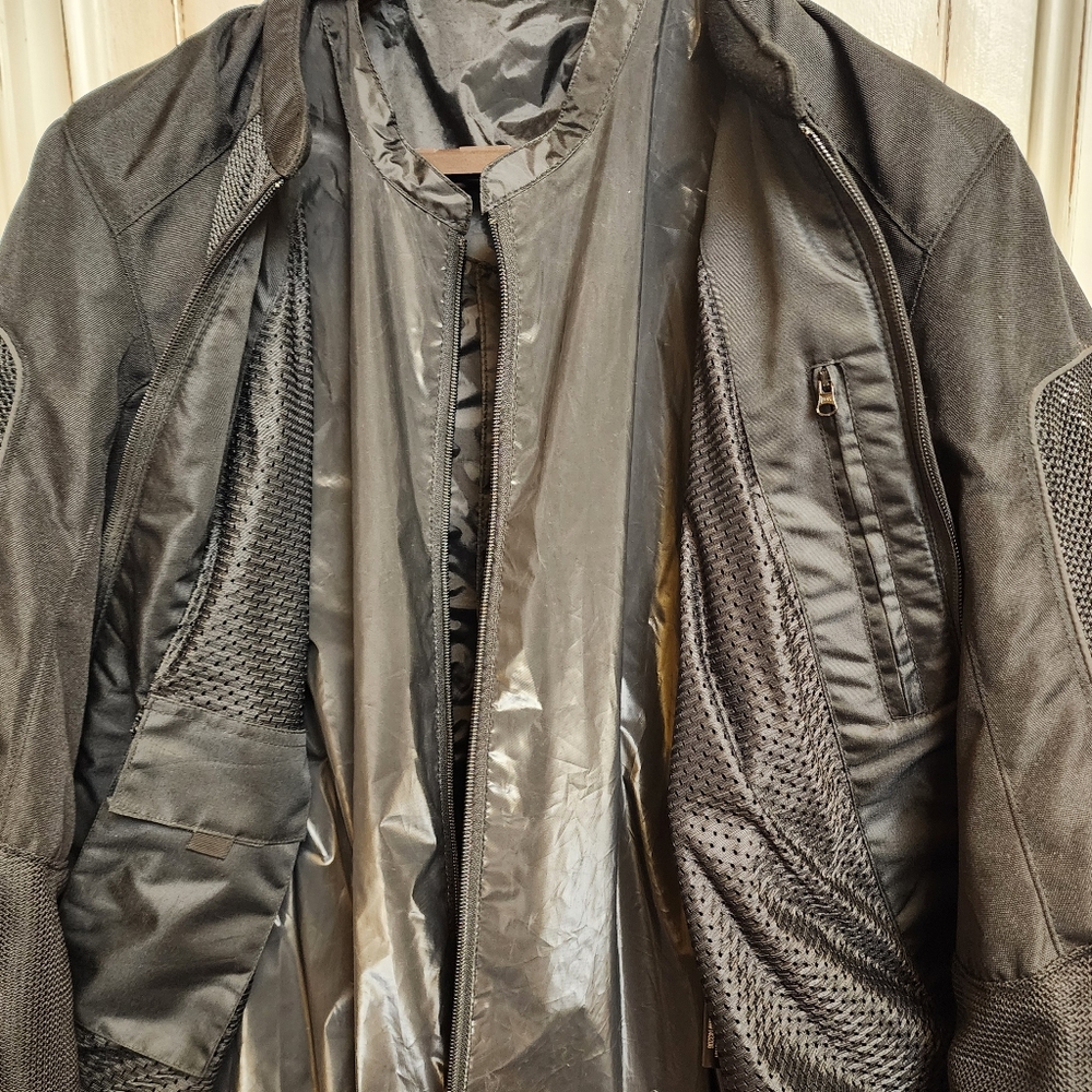 Black Performance Jacket for Men - image 3